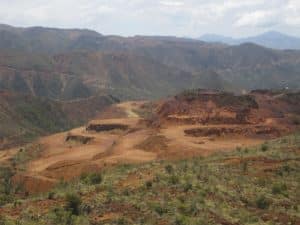 Mines De Poro En Van Et Fourgon Amenage En Caledonie