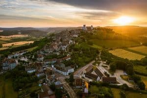 vezelay dans l yonne en van amenage la colline eternelle