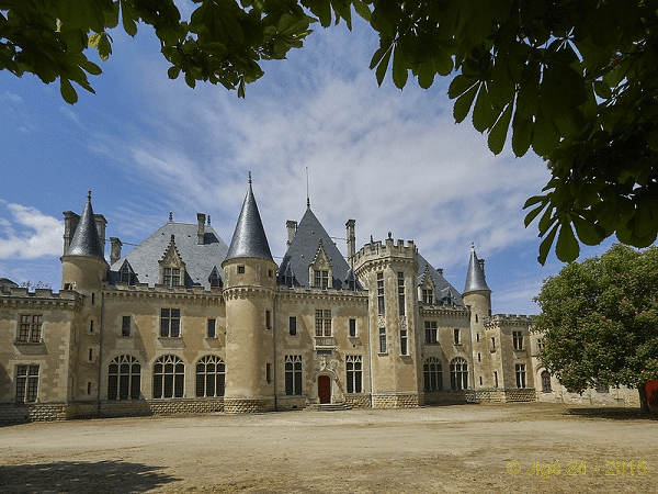 chateau de montaigne en fourgon amenage circuit vignobles bordelais