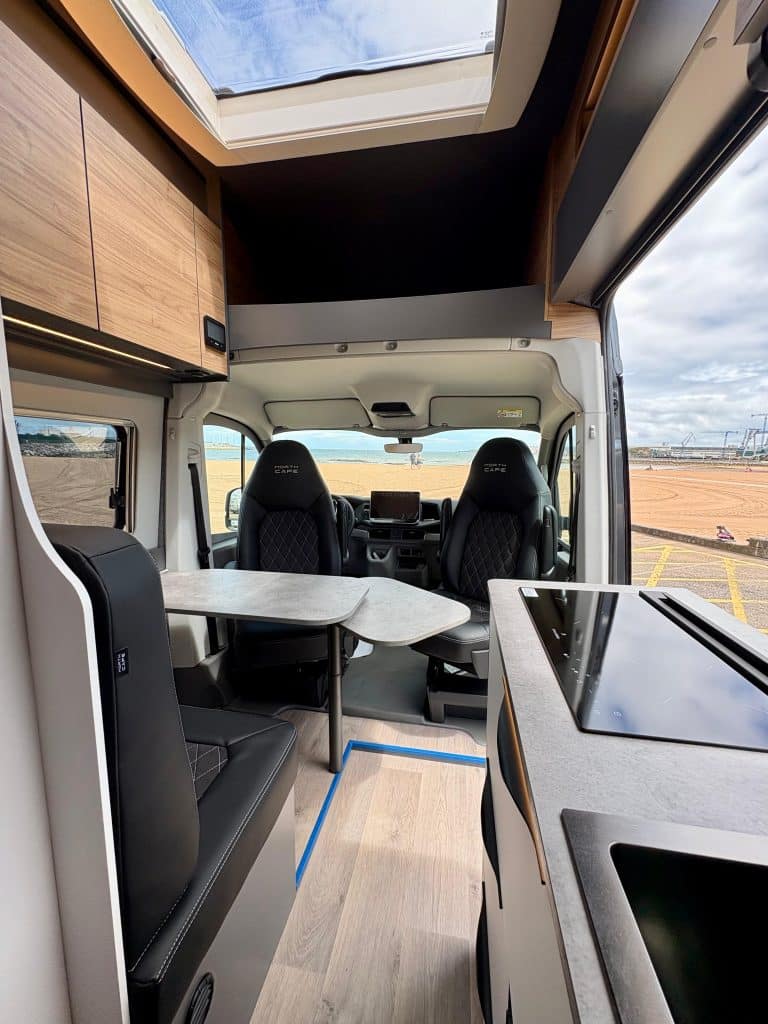 Espace de rangement du North Cape Adventure 6XHT