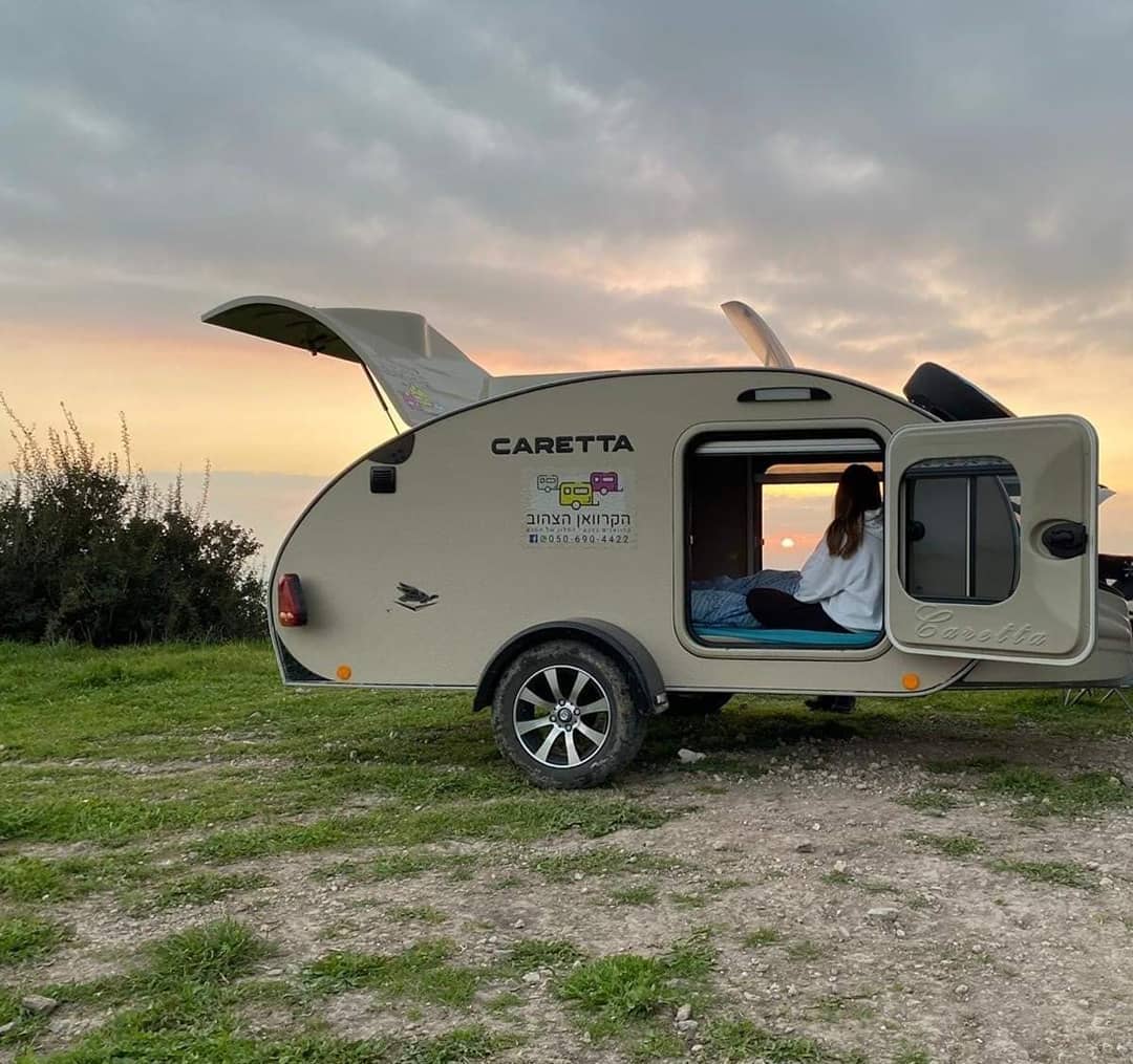 couche de soleil mini caravane teardrop|modele mini caravane teardrop|caravane teardrop champs montagne|mini caravane teardrop cuisine arriere|mini caravane teardrop mer cuisine arriere|mini caravane teardrop falaise soleil