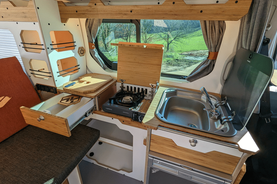 hanroad van mania est cuisine 9x6