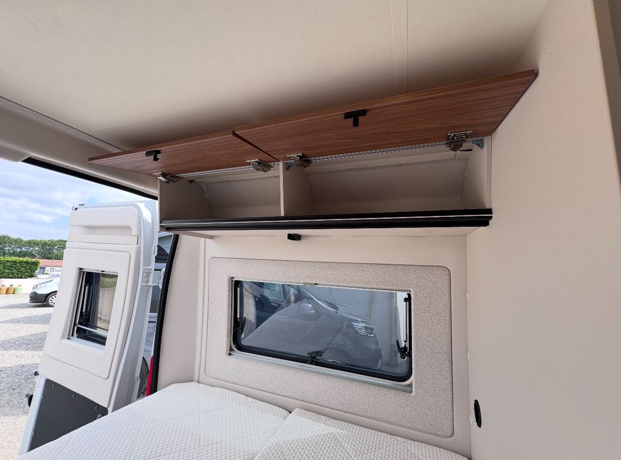 bürstner papillon – toit relevable – store – attelage – fourgon aménagé 4 places