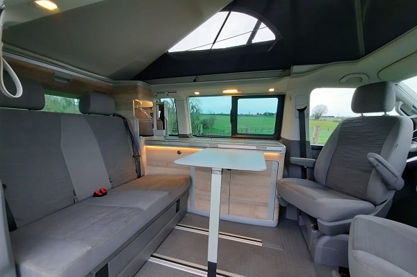 Intérieur du van California T6.1