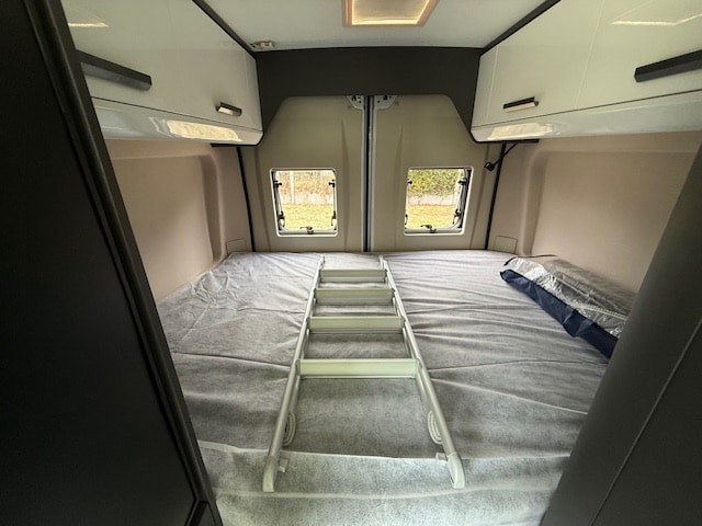 fourgon mc louis menfys s line sur base fiat ducato avec toit relevable 140ch