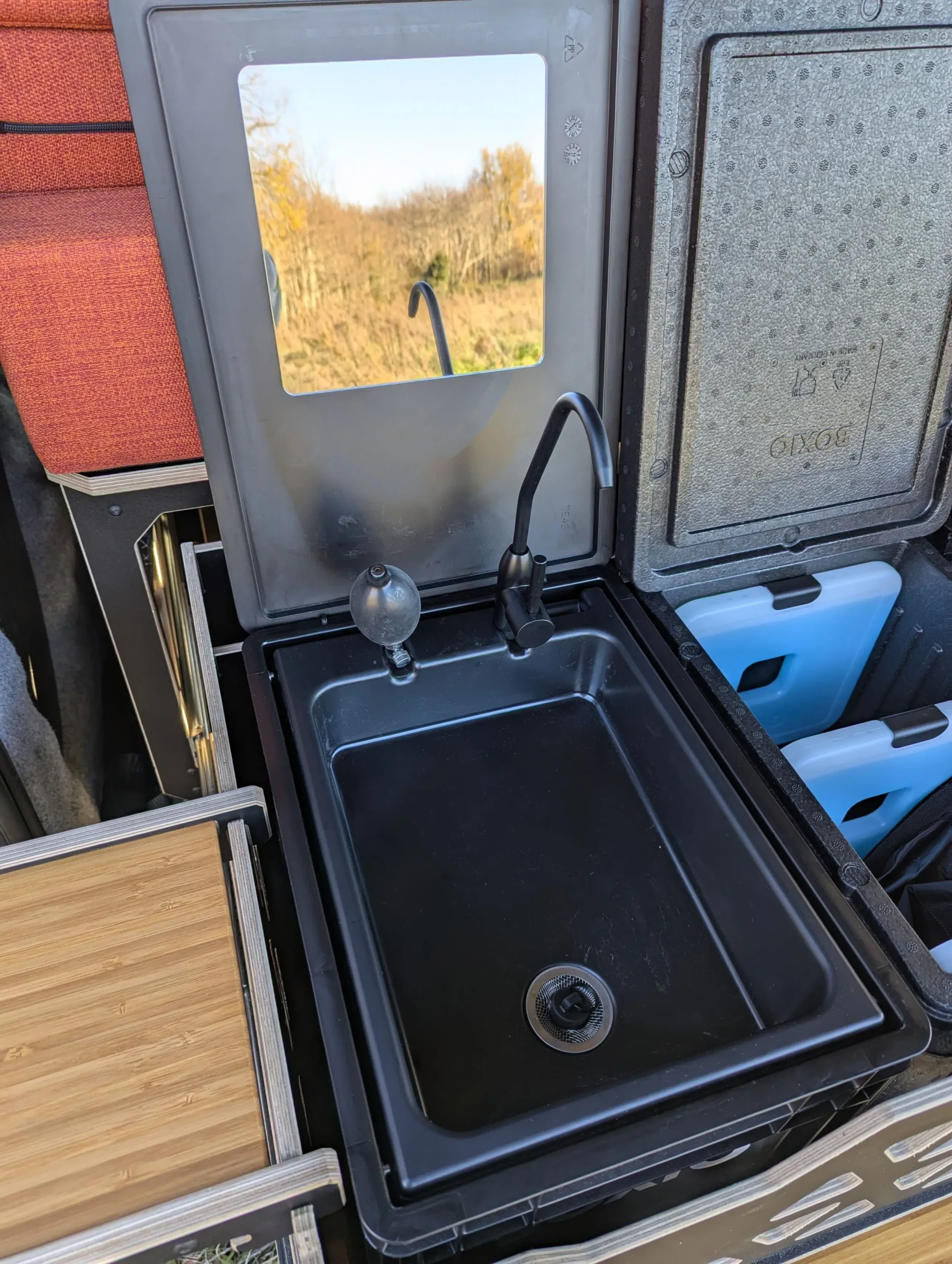 la mini box van