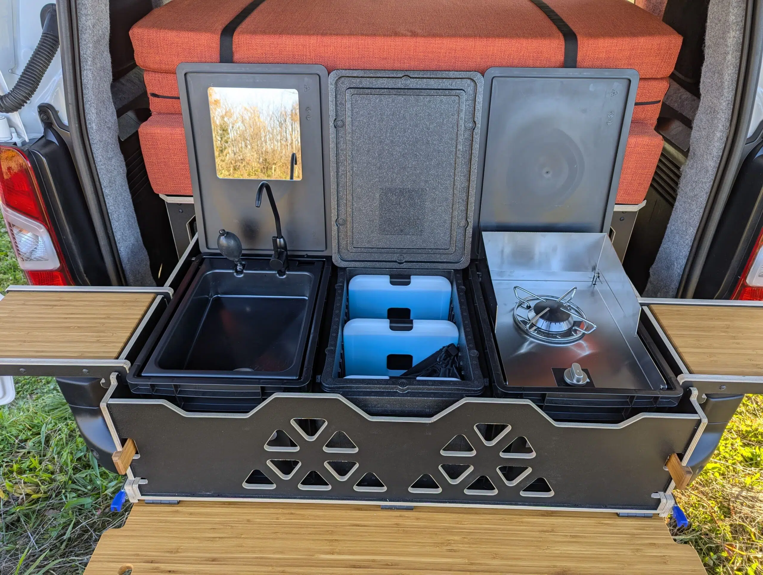 la mini box van
