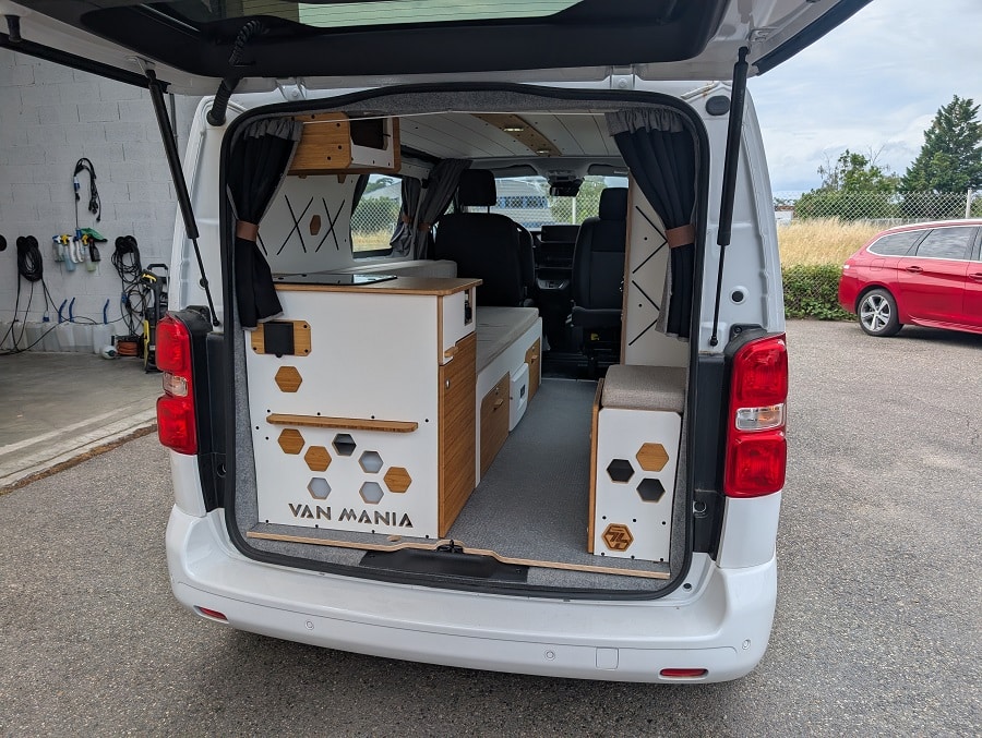 opel vivaro et peugeot expert aménagés avec kit van mania nord