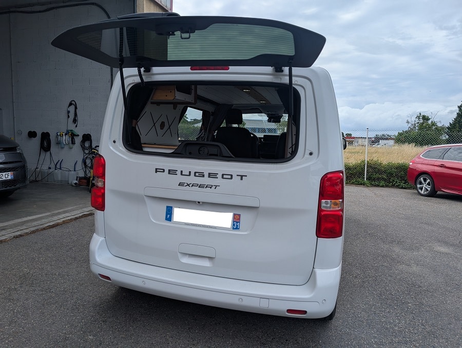 opel vivaro et peugeot expert aménagés avec kit van mania nord