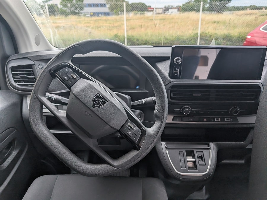 opel vivaro et peugeot expert aménagés avec kit van mania nord