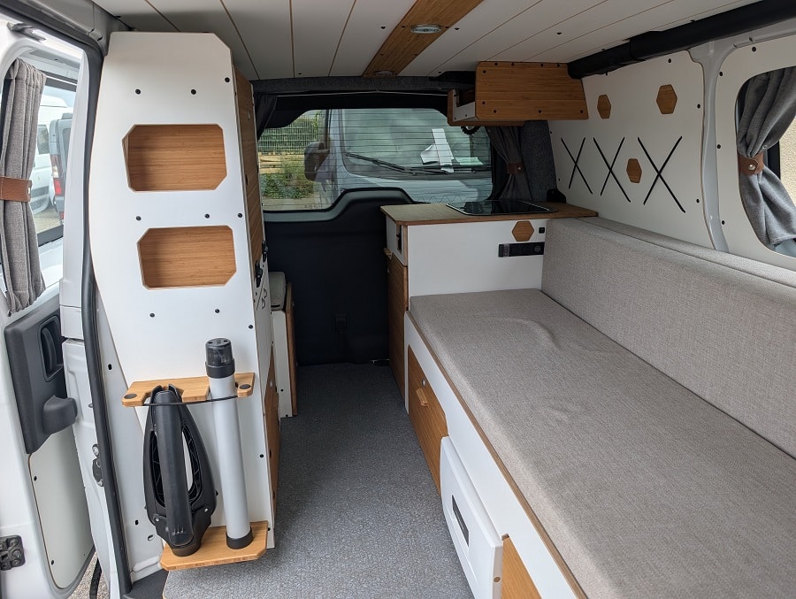 opel vivaro et peugeot expert aménagés avec kit van mania nord