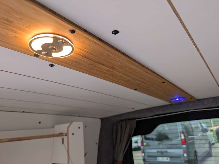 opel vivaro et peugeot expert aménagés avec kit van mania nord