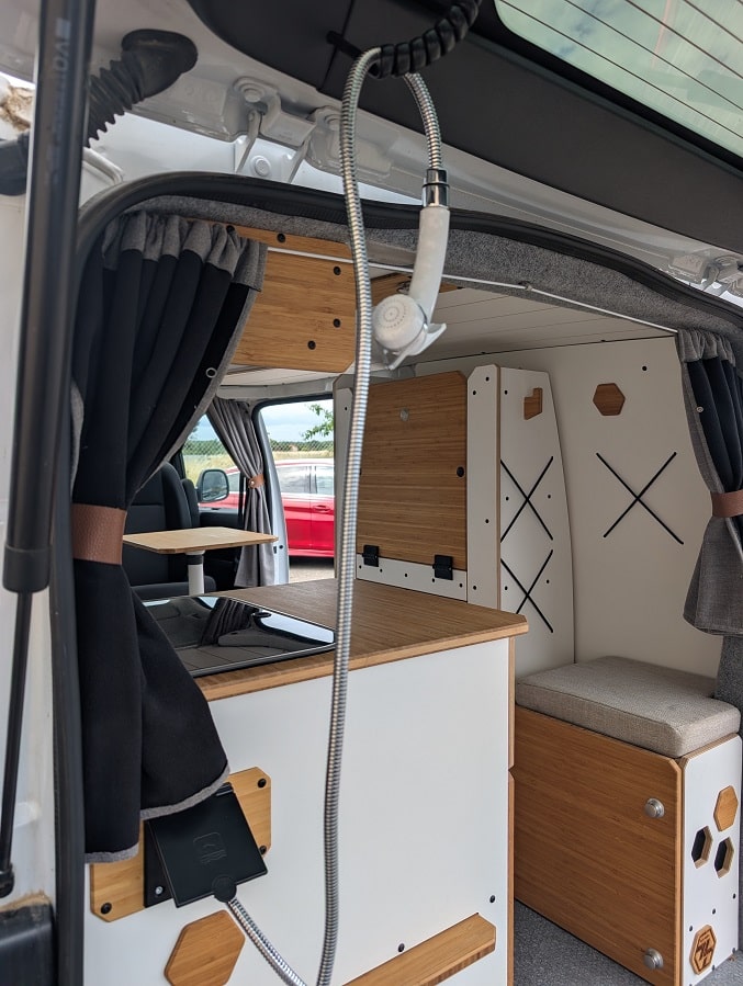 opel vivaro et peugeot expert aménagés avec kit van mania nord