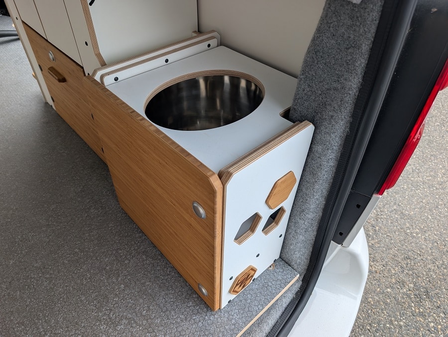 opel vivaro et peugeot expert aménagés avec kit van mania nord